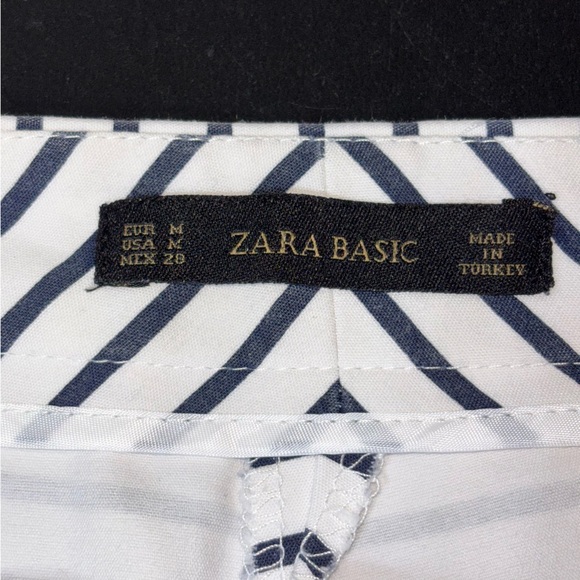 Zara Striped Women's Medium Shorts Faux Pockets Zipper Summer Beach Casual - Picture 3 of 8